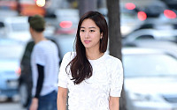[BZ포토] 전혜빈, 흰 티셔츠에 청바지가 잘 어울리는 여자