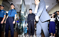 [BZ포토] '성폭행 혐의' 박유천, 무거운 발걸음