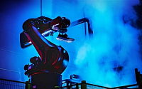 독일 아디다스 CEO “향후 수요 증가, 로봇 생산으로 대응”…일본 생산도 시사