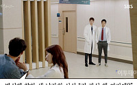 [어제 TV에선] '닥터스' 박신혜에 꽂힌 세 남자의 시선…김래원ㆍ윤균상 &quot;저 자식이 왜 여기에?&quot;