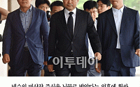 [카드뉴스] 진경준, 뇌물 수수 혐의로 긴급체포…김정주도 처벌 불가피