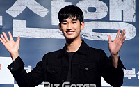 [BZ포토] 김수현, 女心 홀리는 꽃미소