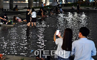 [포토] '열대야에도 사랑을 속삭여요'