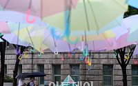 [포토]마지막 장마, 출근 우산길