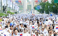 [포토] '올림픽 공원 앞에 휘날리는 태극기'