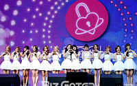 [BZ포토] 우주소녀, 무대 꽉 채우는 13명의 소녀들