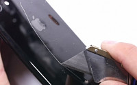 [동영상] 아이폰7 새 컬러 ‘제트 블랙’…면도칼로 뒷면 긁어봤더니