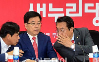 [포토] 대화하는 정진석ㆍ김광림ㆍ이완영