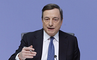 ECB, 금융정책 모두 동결...카드 바닥난 드라기의 딜레마