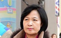 [포토] 유인물 손에 든 추미애 대표 '굳은 표정'