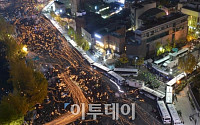 [11·12 촛불집회] 인파 100만 돌파, 일부 시위대 청와대 앞 도착