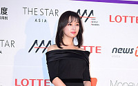 [BZ포토] 김지원, 우아한 블랙 오프숄더 드레스
