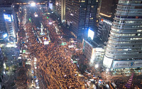 [6차 촛불집회] 청와대 100m앞 행진 첫 허용…보수단체 맞불