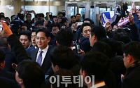 [포토]이재용 부회장 청문회 출석 '노동자들의 기습시위'