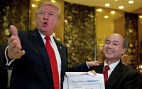 국내 재벌총수들은 청문회서 뭇매…미국 날아가 트럼프에 로비한 일본 소프트뱅크 손정의