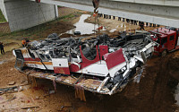 [포토]처참한 인천대교 사고 버스 잔해..12명 사망