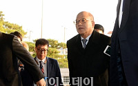 [포토] 출근하는 박한철 소장