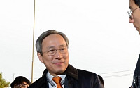 [포토] 출근하는 강일원 헌법재판관
