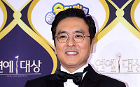 [BZ포토] 김승우, KBS 연예대상 밝히는 젠틀한 미소