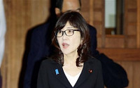 일본 방위상,‘전범합사’야스쿠니 참배…아베 진주만 방문 진정성 ‘논란’