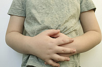 아이 “배 아파요” 대부분은 기능성…하지만 이런 증상은 주의[e건강~쏙]