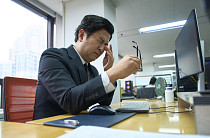 ‘중장년층’ 눈에 이물감·눈물 많아졌다?…‘이 질환’ 의심[e건강~쏙]