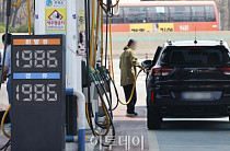 [금상소] 연회비 돌려주고 기름값 깎아주고…주유카드 혜택 커졌다