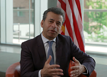 마카리 FDA 국장, 허가임상 1건 “규제표준”..그 영향은?