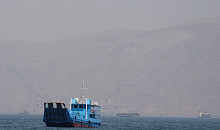 美 "호르무즈 봉쇄 후 27척 회항...나포 선박 컨테이너 수색 중"