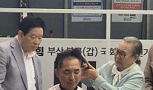 박민식, 출정식서 삭발 결의…노모가 직접 머리 밀어