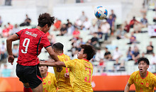 남자 축구, 중국 2-1 꺾고 결승행⋯이영준 동점골ㆍ배준호 역전골