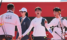 이우석·김제덕·김우진, 인도 꺾고 남자 단체 금메달