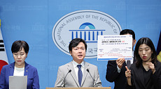 민주당 "쿠팡 김범석, 변명문 말고 청문회 출석하라"