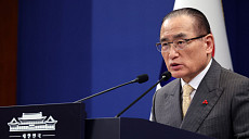 靑 "韓 선박 피격 불확실⋯美 작전 중단, 참여 필요치 않게 돼"