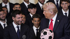 트럼프 "이란 외교관들, 망명하라...더 나은 이란 만들어야"