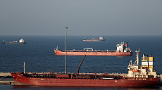 "무기한 대기 중"…호르무즈에 묶인 한국 선원들