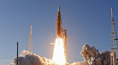 미국, 반세기 만에 유인 달 탐사 재개…중국과 우주경쟁 가열