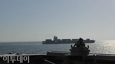 美, 이란 선박 사격 뒤 나포…이란 "휴전 위반, 보복할 것"