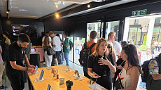 런던에 뜬 '갤럭시 익스피리언스'…삼성, 폴더블 체험 강화