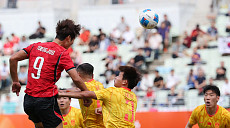 남자 축구, 중국 2-1 꺾고 결승행⋯이영준 동점골ㆍ배준호 역전골