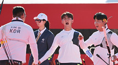 이우석·김제덕·김우진, 인도 꺾고 남자 단체 금메달