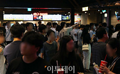 올해 영화시장 매출 1조 넘었다⋯코로나19 이후 최저 기록 전망