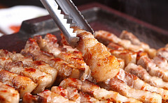 '2TV 생생정보' 가격파괴, 삼겹살→소곱창 무한리필이 단돈 만 원대? '부○○○'