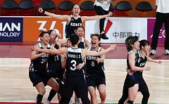 여자농구, 일본 75-70 제압…12년 만에 AG 금메달 