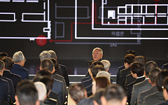 [종합] ‘80주년’ 기아, 사사(社史) 첫 발간…정의선 “한편의 서사처럼 위대한 여정”