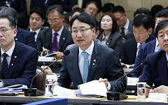 국세청, 세무조사 ‘시기 선택제’ 도입…대통령 “체납관리단 3000~4000명도 손해 아니다” [업무보고]