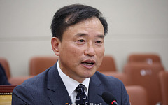 김종철 방미통위원장 후보 "청소년 SNS 제한 검토 추진"⋯자질 놓고 여야 충돌