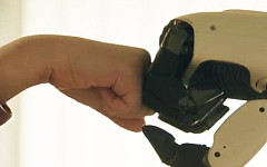 “설거지·청소에서 해방” LG 홈로봇 ‘클로이드’ CES 출격