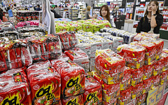 빵 이어 라면·식용유까지 가격 내린다…식품업계 물가 인하 ‘도미노’