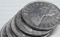 은값, 온스당 80달러 첫 돌파⋯연말 사상 최고치 랠리